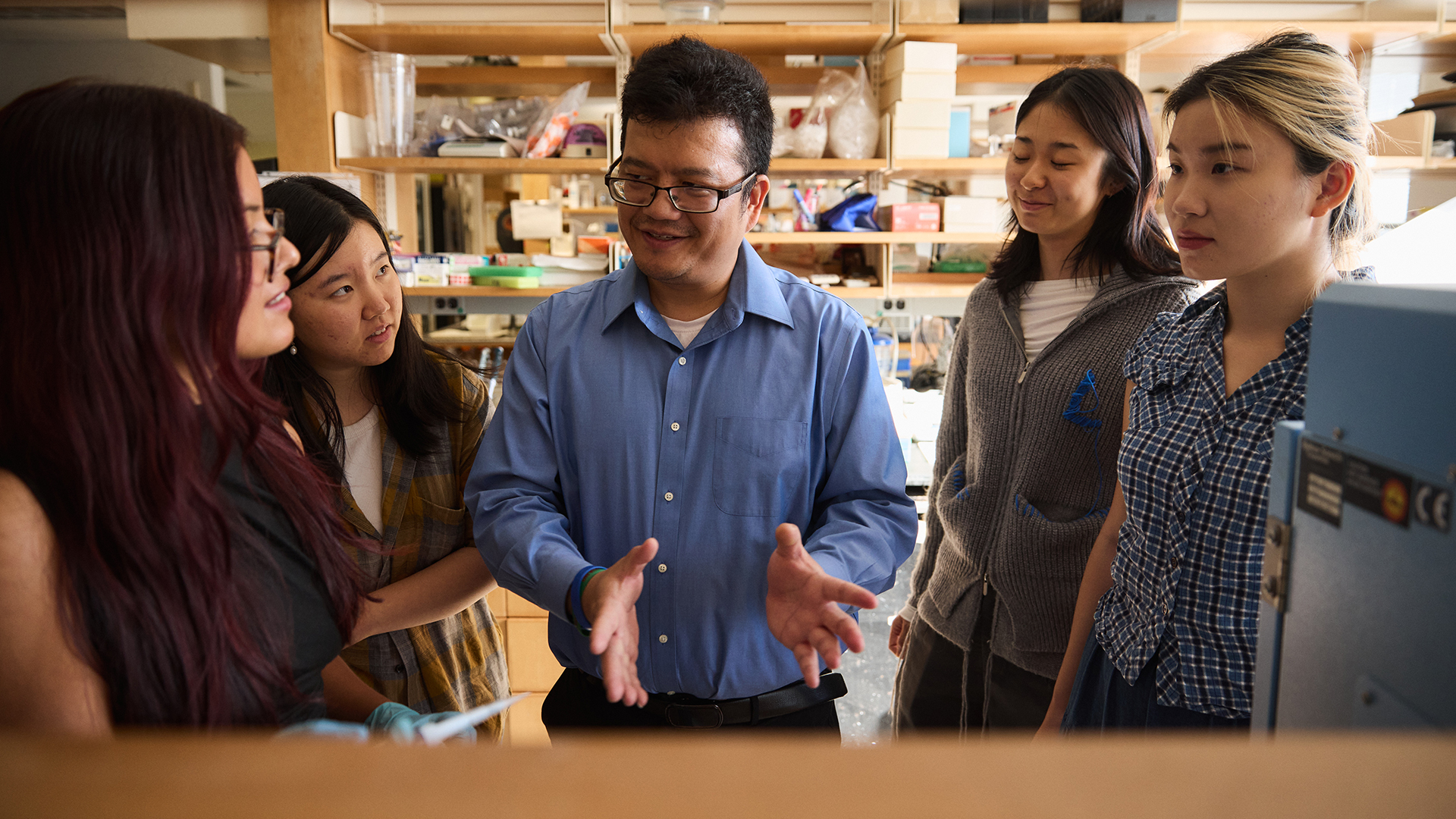 Researchers in discussion in a laboratory at Mount Sinai